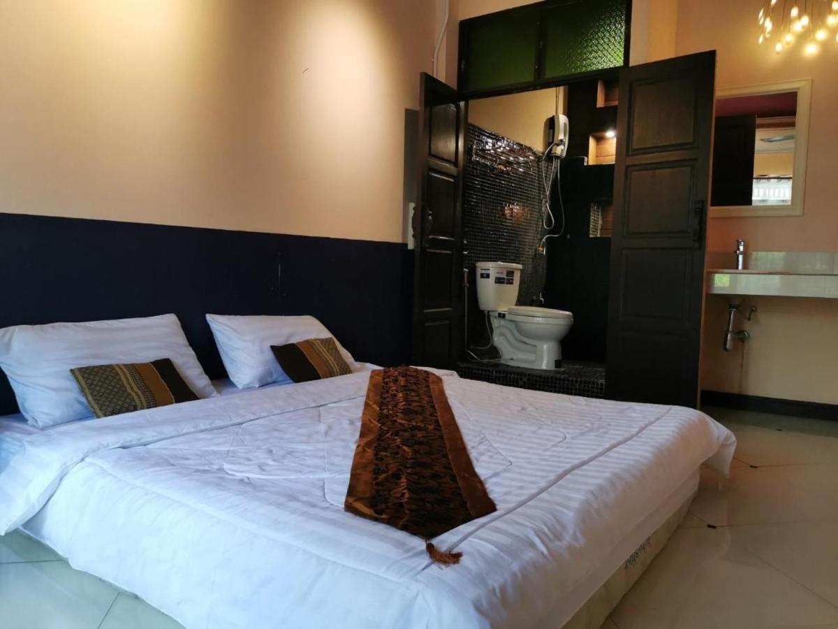 Madera House Chiang Mai Hotel Eksteriør billede