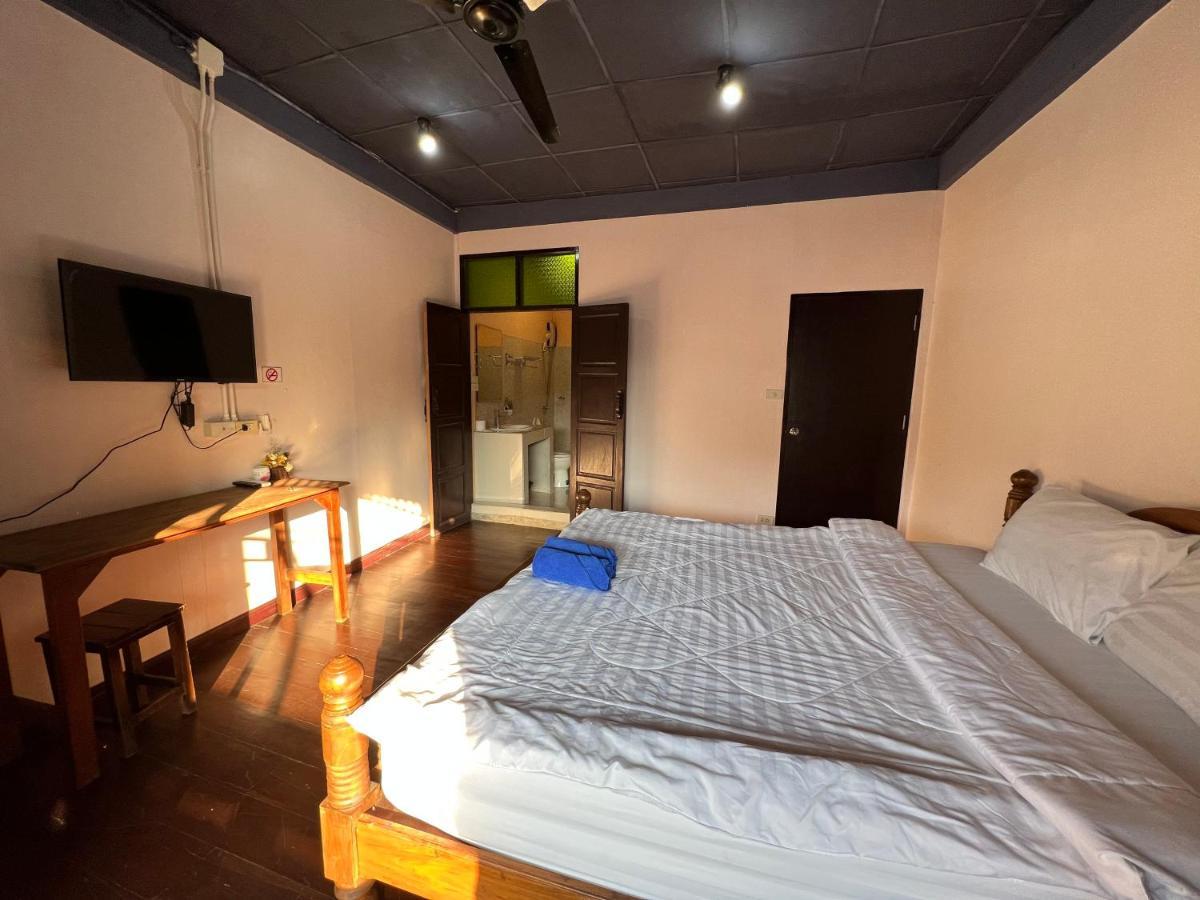 Madera House Chiang Mai Hotel Eksteriør billede