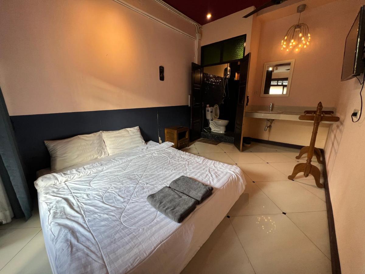 Madera House Chiang Mai Hotel Eksteriør billede
